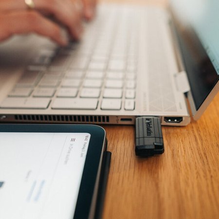 فلش مموری ورباتیم مدل pinStripe ظرفیت 128 گیگابایت با رابط USB 3.2